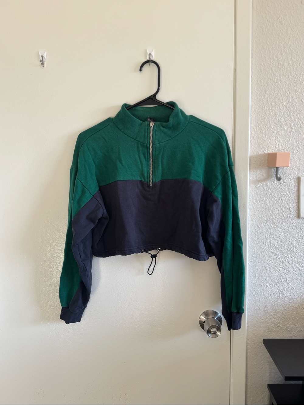 Forever 21 Green and Navy Cropped Half-Zip Pullover Sweatshirt
